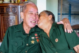 Cô y tá tìm lại người lính mất 2 chân, viết nên chuyện tình cổ tích suốt 50 năm
