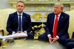 Ông Trump nói không có thông điệp nào cho ông Putin, nhưng cảnh báo một điều