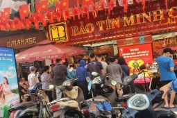 Giá vàng tiếp tục phá đỉnh cao nhất mọi thời đại, động thái bất ngờ của loạt cửa hàng trên phố vàng
