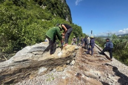 Tin tức trong ngày - Sự cố hiếm gặp khiến tàu Bắc - Nam bị tê liệt hơn 4 giờ ở Quảng Trị