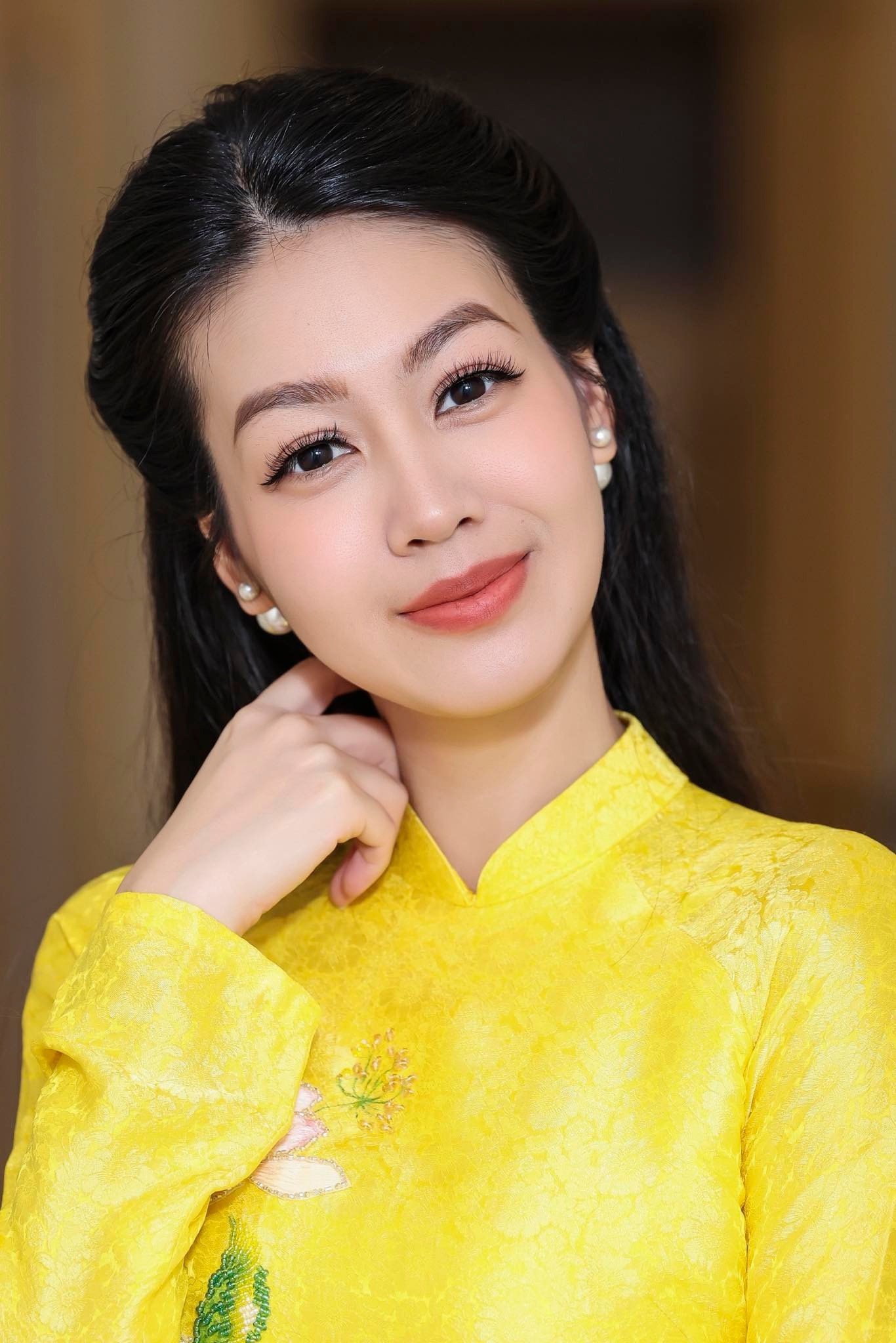 Hình ảnh nữ MC với những bộ áo dài nền nã, trang nhã, kết hợp cùng phong thái nhẹ nhàng, chuẩn mực, đã trở nên quen thuộc với khán giả cả nước.