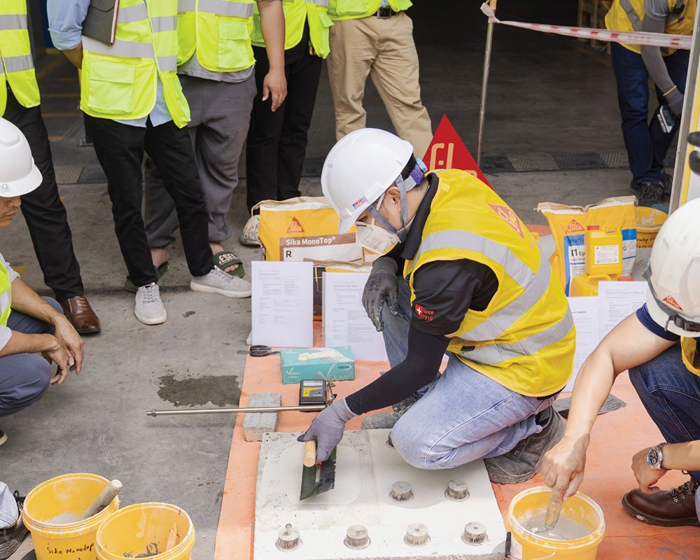 Sika Việt Nam thường xuyên tổ chức các chương trình đào tạo thầu thi công nhằm đảm bảo đồng bộ chất lượng thi công và vận hành trên toàn quốc.