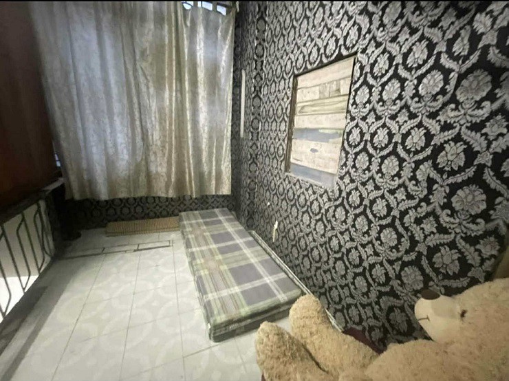 Một căn phòng trọ khoảng 10m2, chỉ đủ kê một chiếc đệm và tủ có giá thuê 2,9 triệu đồng/tháng.