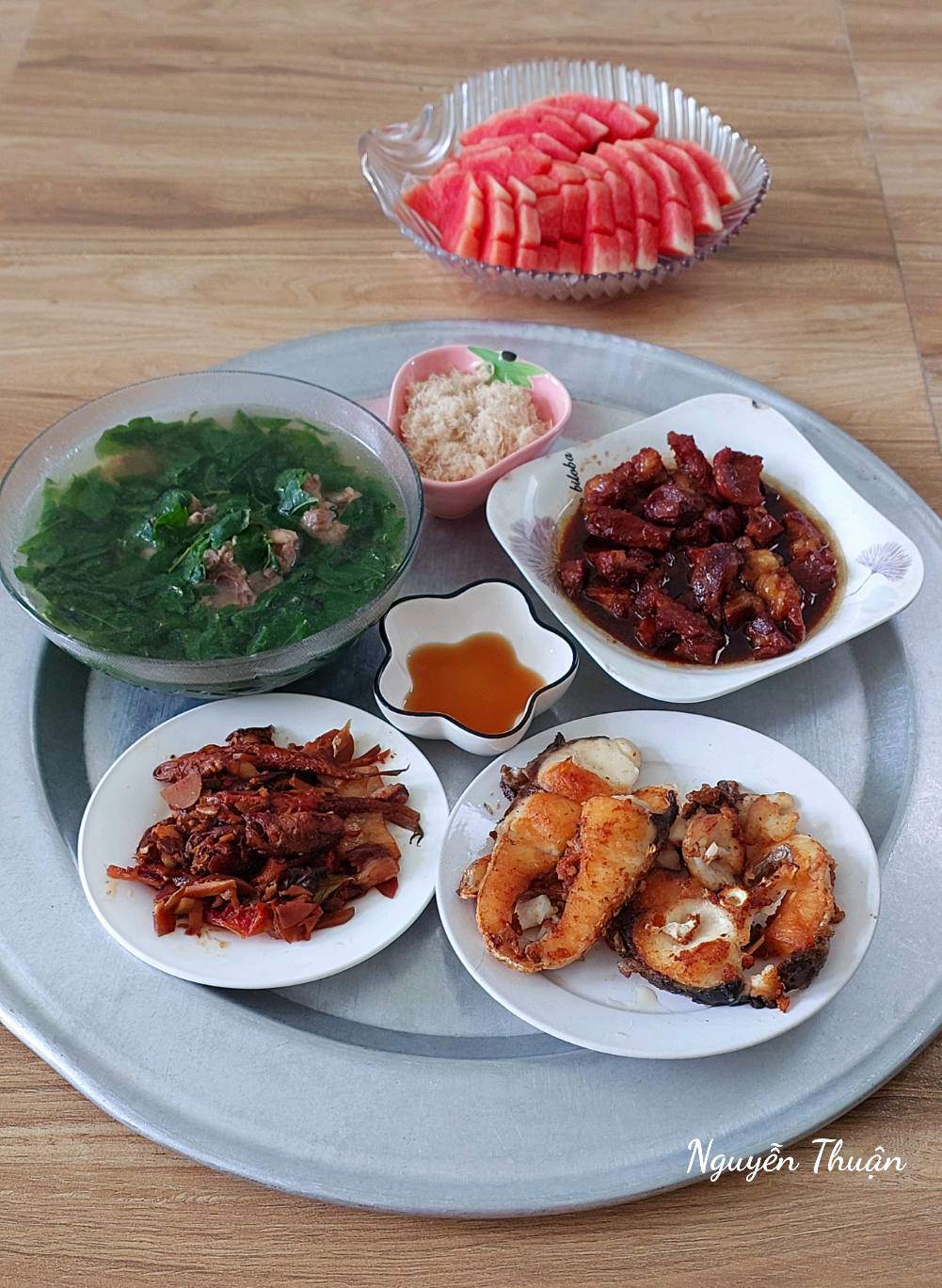 Thịt kho - Cá bống kho - Cá rán - Canh rau ngót nấu xương