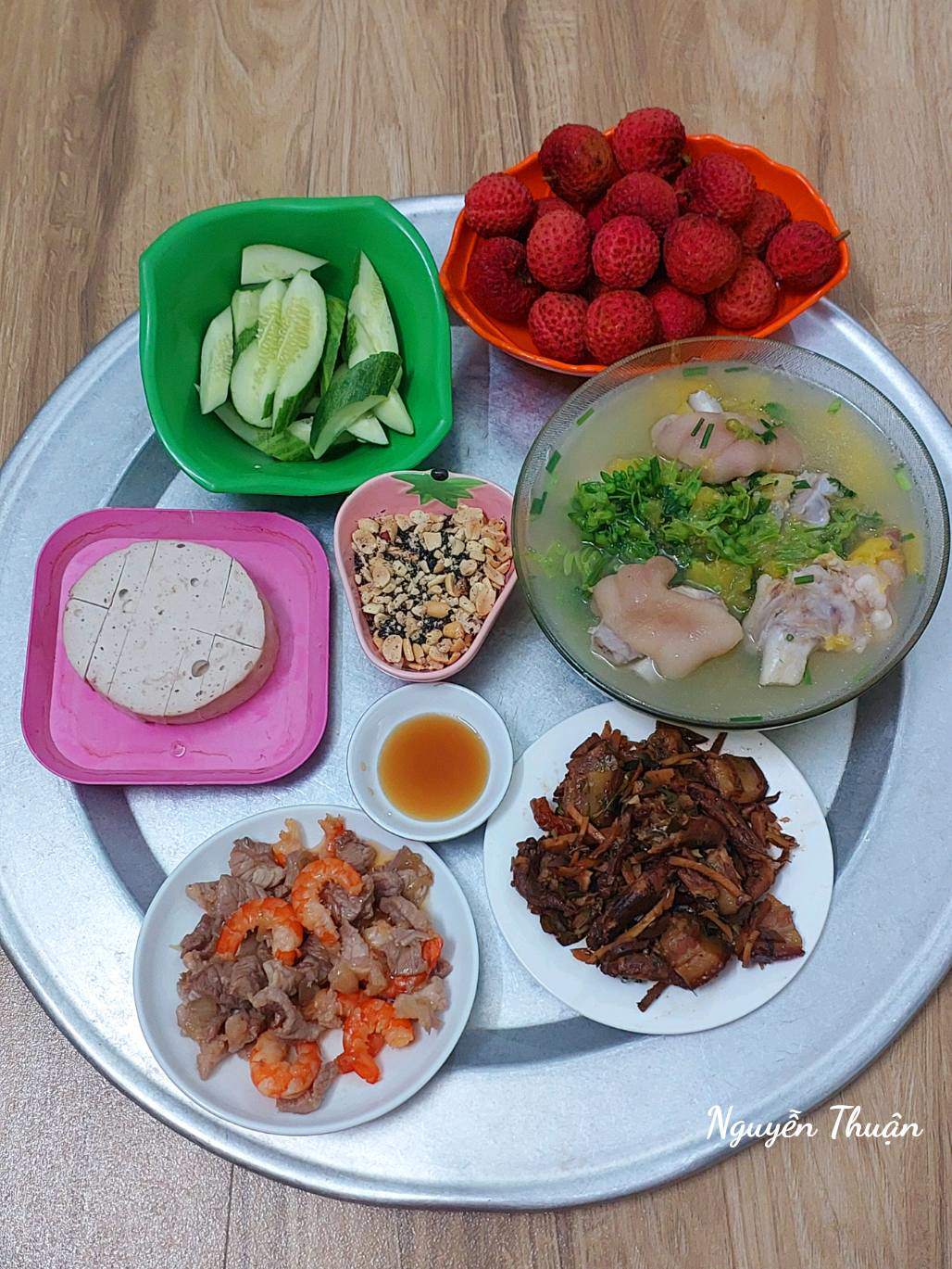 Thịt rim tôm - Cá bống kho - Giò lụa - Canh móng giò hầm hoa thiên lý bí đỏ