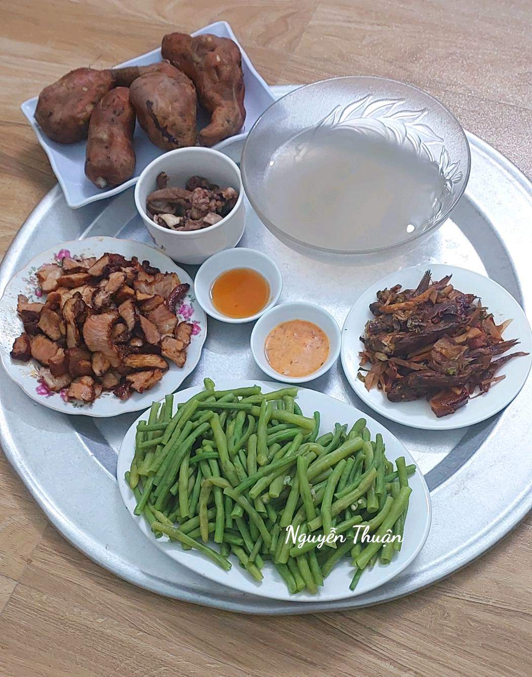 Thịt nướng - Cá bống kho - Đỗ đũa luộc
