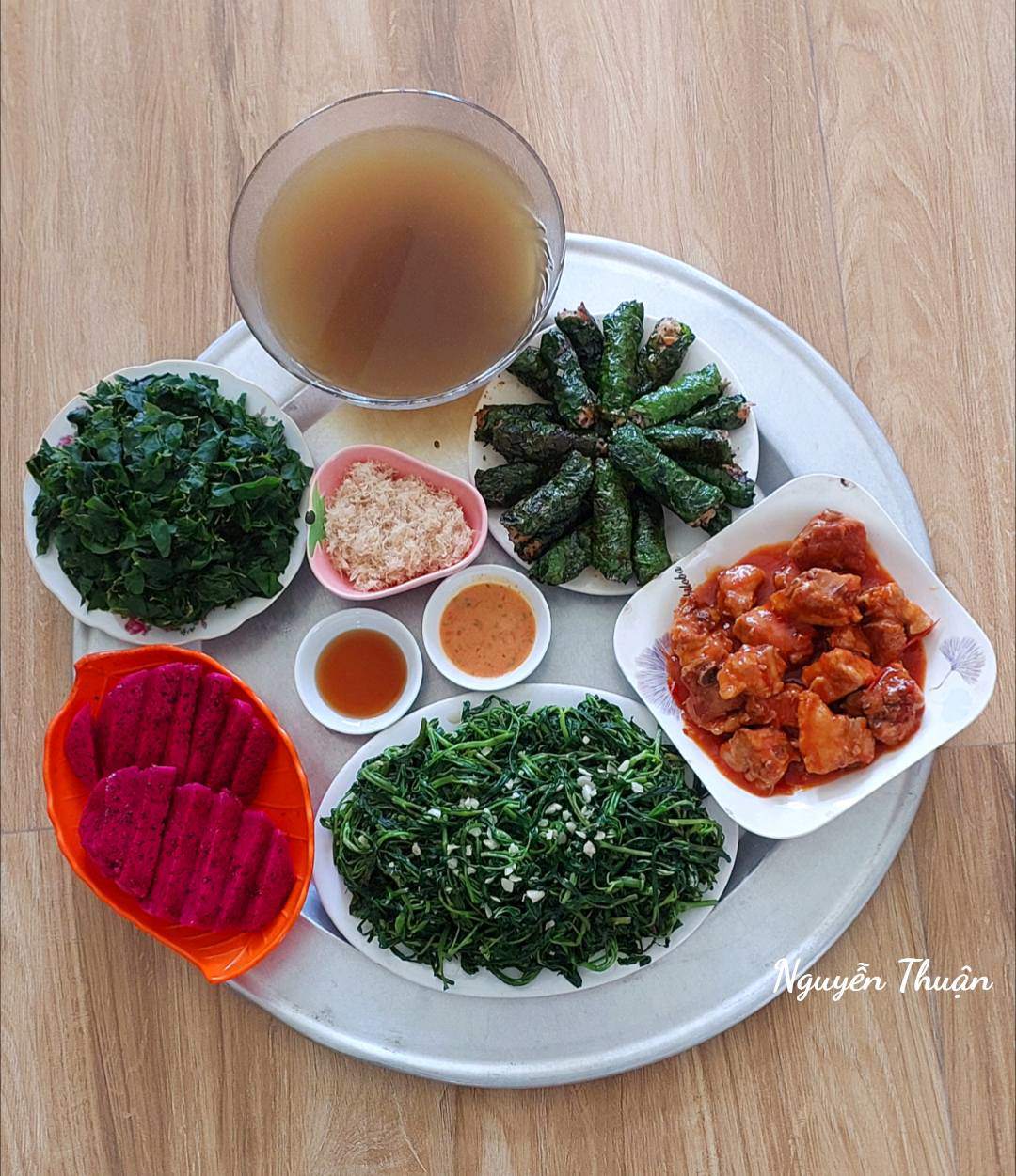 Sườn xào chua ngọt - Chả lá lốt - Rau ngót luộc - Rau muống xào
