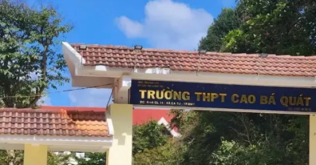 Kỷ luật cảnh cáo nữ hiệu trưởng cho học sinh lớp 12 "tự nguyện" nghỉ học