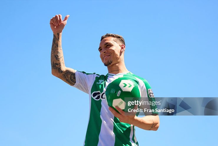 Antony hoàn thành giấc mơ trở lại Betis