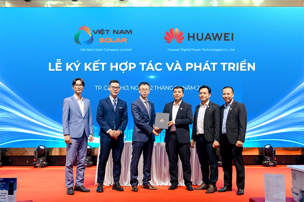 Buổi lễ ký kết hợp tác chiến lược giữa Việt Nam Solar và Huawei