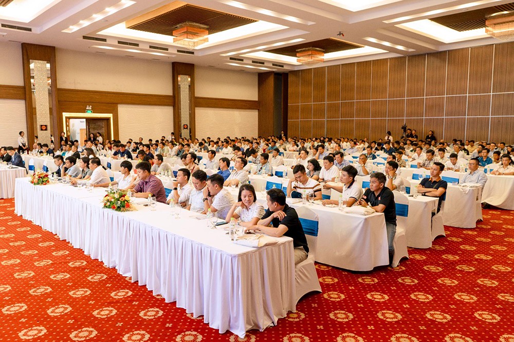 Hội thảo diễn ra với gần 400 khách mời đến từ các tỉnh, thành trên toàn cả nước