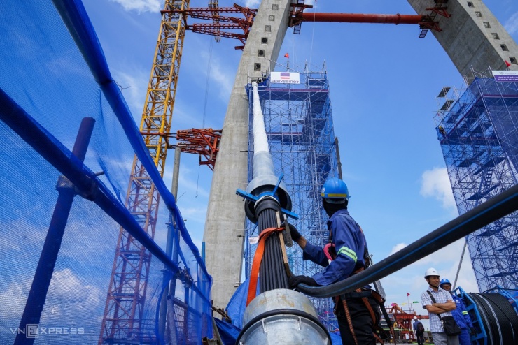 Cầu nối cao tốc Bến Lức với cảng Cái Mép sau 2 năm thi công - 4