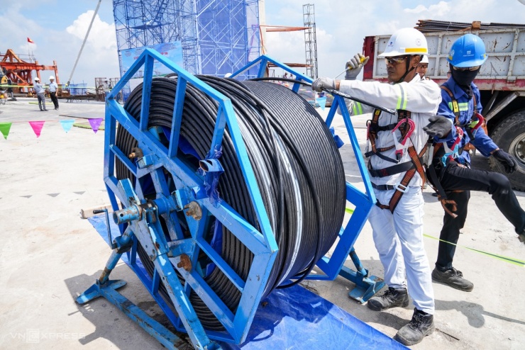 Cầu nối cao tốc Bến Lức với cảng Cái Mép sau 2 năm thi công - 5