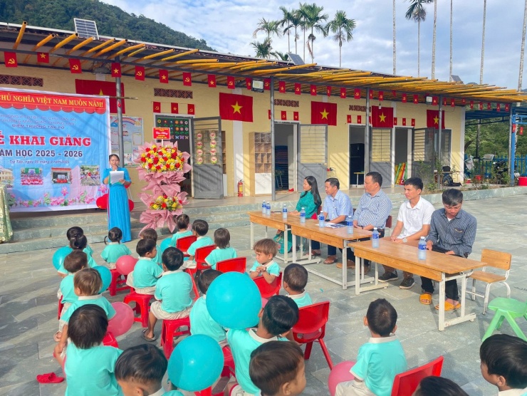 Lễ khai giảng đặc biệt ở điểm trường miền núi Đà Nẵng.