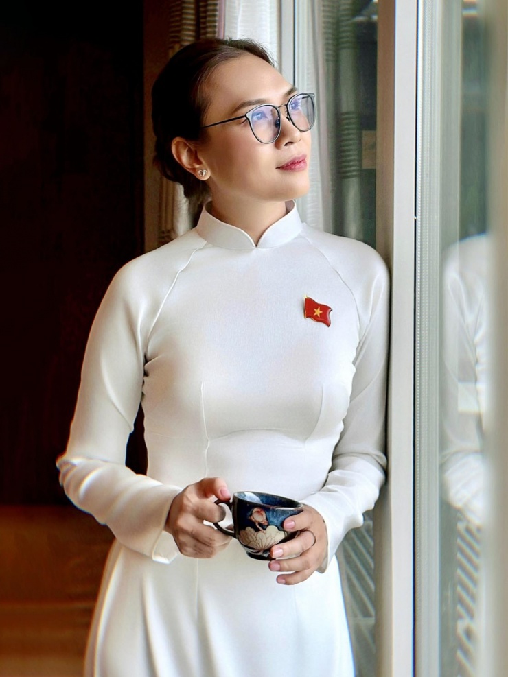 Ảnh sao 5/9: Đan Trường và vợ cũ khoác tay tình tứ - 3
