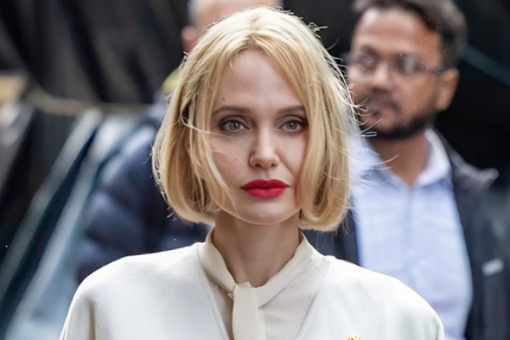 Angelina Jolie đổi kiểu tóc ngắn vàng hoe