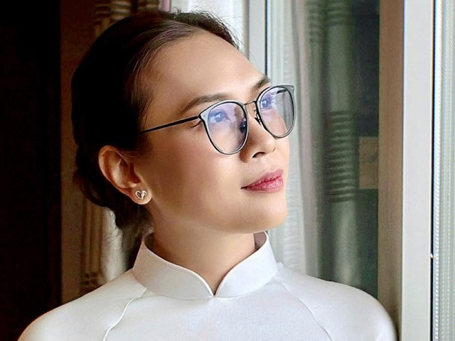 Mỹ Tâm tặng tivi cho trường học cũ