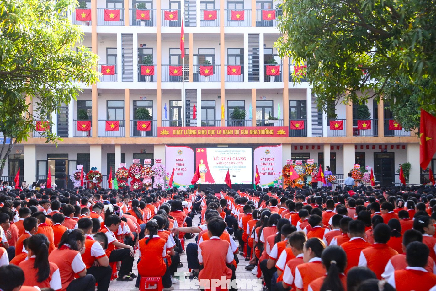 Lễ khai giảng tại trường THCS Hà Huy Tập