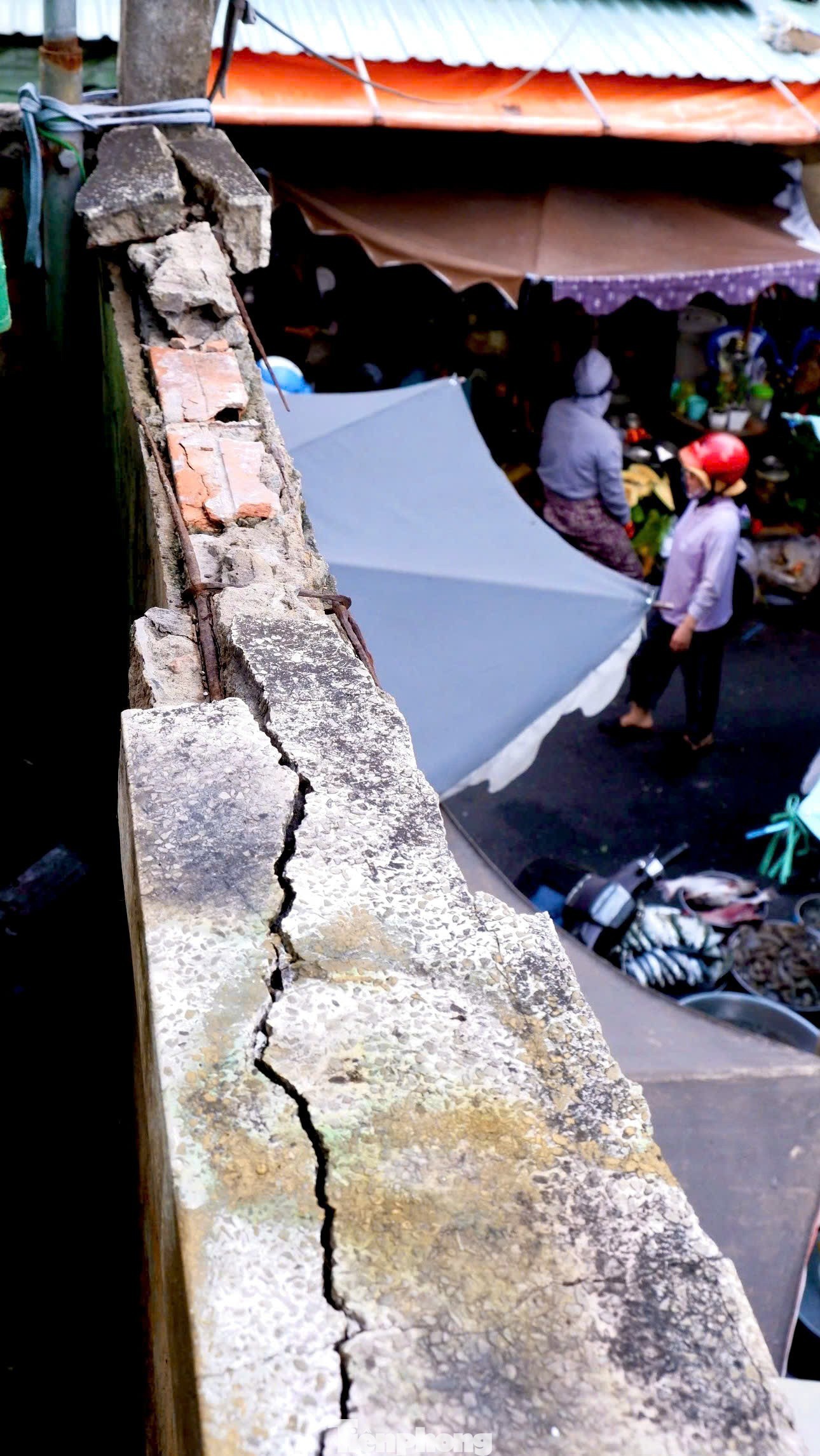 Sống bất an trong chung cư ở TPHCM: &#39;Nghe tiếng động mạnh là sợ trần rơi&#39; - 6