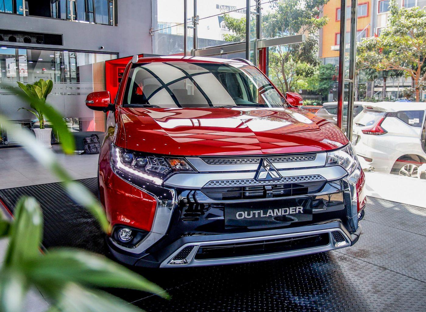 So sánh Mazda CX-8 và Mitsubishi Outlander: SUV tầm giá 1 tỷ đồng chọn xe nào phù hợp? - 5