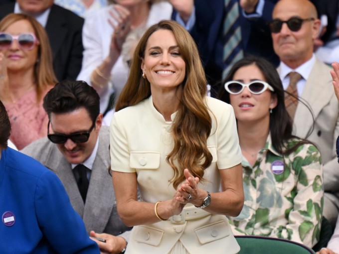 Mái tóc của Kate có màu nâu hạt dẻ khi cô xuất hiện tại Giải vô địch Wimbledon hồi tháng 7,