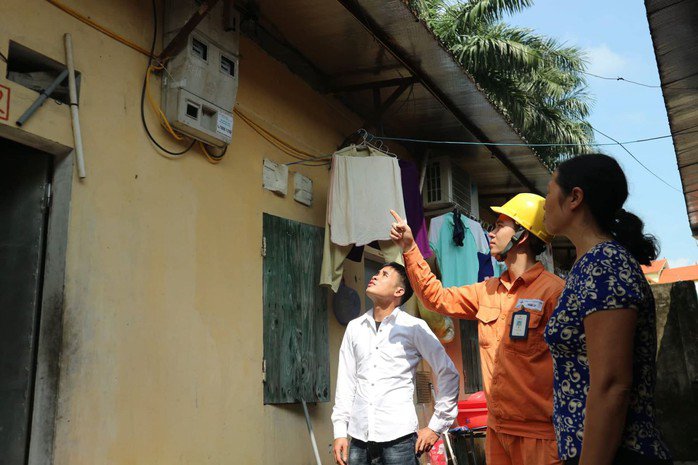 Nhiều hộ gia đình phàn nàn về hóa đơn tiền điện. Ảnh: Minh họa