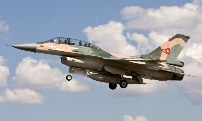 Tiêm kích F-16B Venezuela hồi năm 2006. Ảnh: Airliners