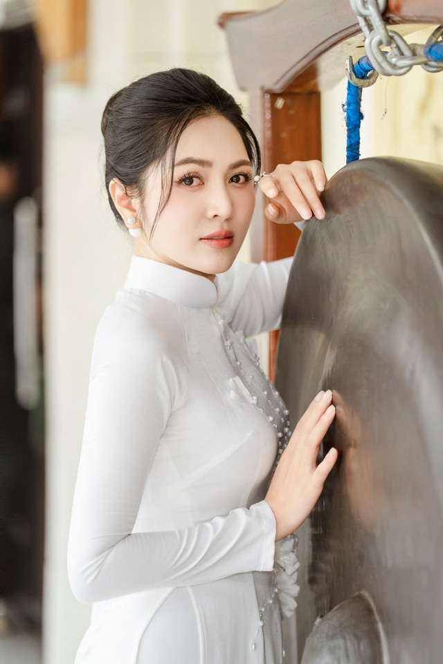 Sinh ra ở vùng Tây Nguyên đất đỏ, Duyên Quỳnh có vẻ đẹp bình dị và gây thiện cảm với khán giả.