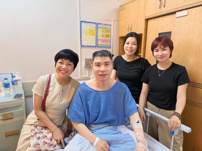 MC Thảo Vân khi đến thăm NSND Công Lý ở bệnh viện tối 4/9.