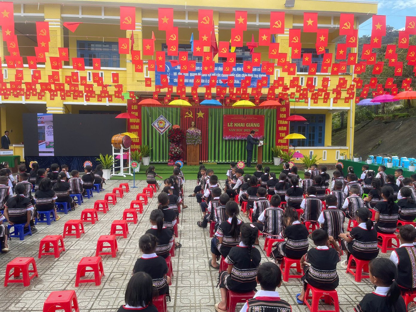 Lễ khai giảng tại Trường Phổ thông Dân tộc bán trú Tiểu học Ngọc Linh