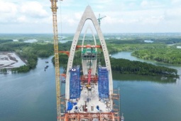 Cầu nối cao tốc Bến Lức với cảng Cái Mép sau 2 năm thi công