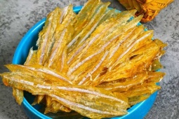 Thị trường - Tiêu dùng - Loại cá "nhà nghèo" hóa mỏ vàng, phơi khô bán gần nửa triệu/kg, thành đặc sản nổi tiếng