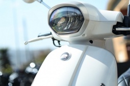 Thế giới xe - Xe điện thiết kế cổ điển, sạc một lần đi 105 km, lắp được đến 2 pin