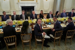 Kinh doanh - Lãnh đạo công nghệ hứa rót vốn khủng, ông Trump hân hoan tại bữa tiệc Nhà Trắng