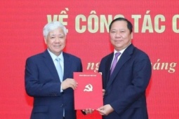 Tin tức trong ngày - Công bố quyết định của Bộ Chính trị về công tác cán bộ