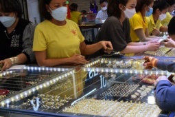 Kinh doanh - Giá vàng hôm nay 5-9: Đảo chiều sụt giảm sau chuỗi ngày tăng nóng