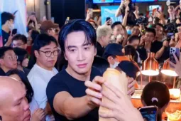 Giải trí - Khán giả Việt Nam bao vây 'hoàng tử châu Á'