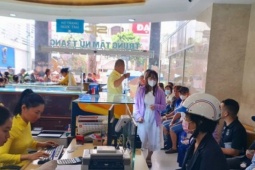 Kinh doanh - Giá vàng tiếp tục tăng vọt, vàng miếng SJC trên thị trường tự do xấp xỉ 140 triệu đồng/lượng
