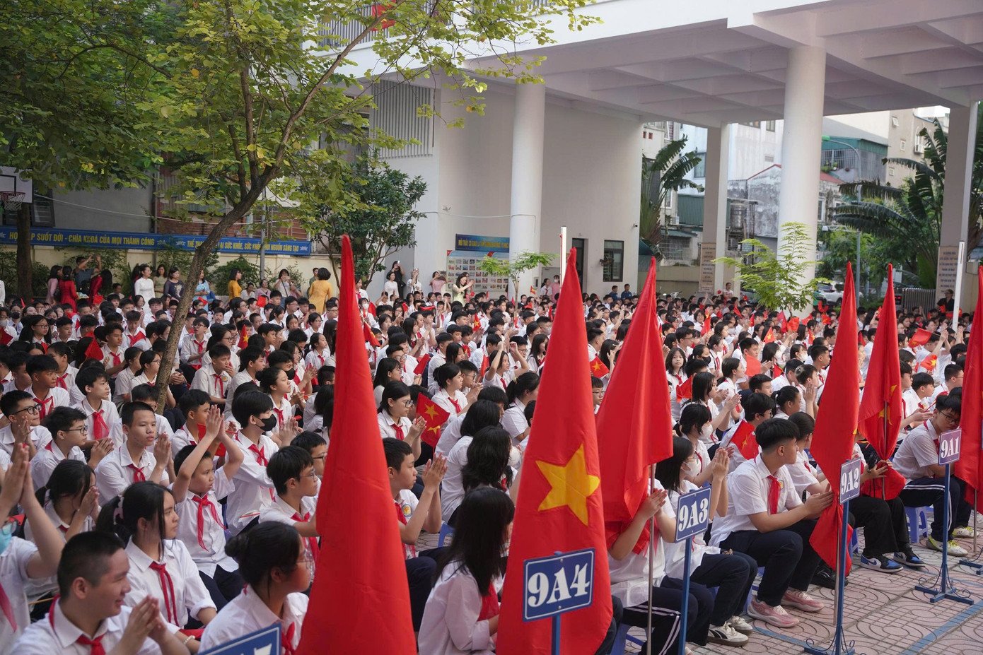 Năm học 2025 – 2026 là một dấu mốc quan trọng, đánh dấu sự tiếp nối truyền thống dạy tốt – học tốt và khát vọng đổi mới, sáng tạo. Tập thể cán bộ, giáo viên, nhân viên cùng các em học sinh của trường THCS Tô Vĩnh Diện đã sẵn sàng để viết tiếp những trang thành tích mới, tràn đầy niềm tin và hy vọng.