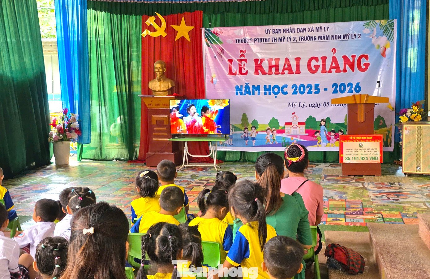 Lễ khai giảng năm nay được tổ chức kết hợp cùng Lễ kỷ niệm 80 năm thành lập Bộ Giáo dục và Đào tạo (1945-2025).