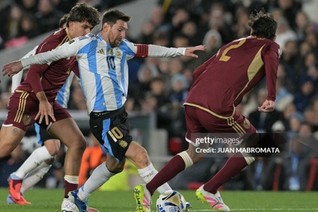 Video bóng đá Argentina - Venezuela: Messi bừng sáng, 3 điểm ngọt ngào (Vòng loại World Cup)
