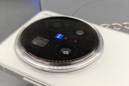 Smartphone đầu tiên trên thế giới có hai camera 200MP