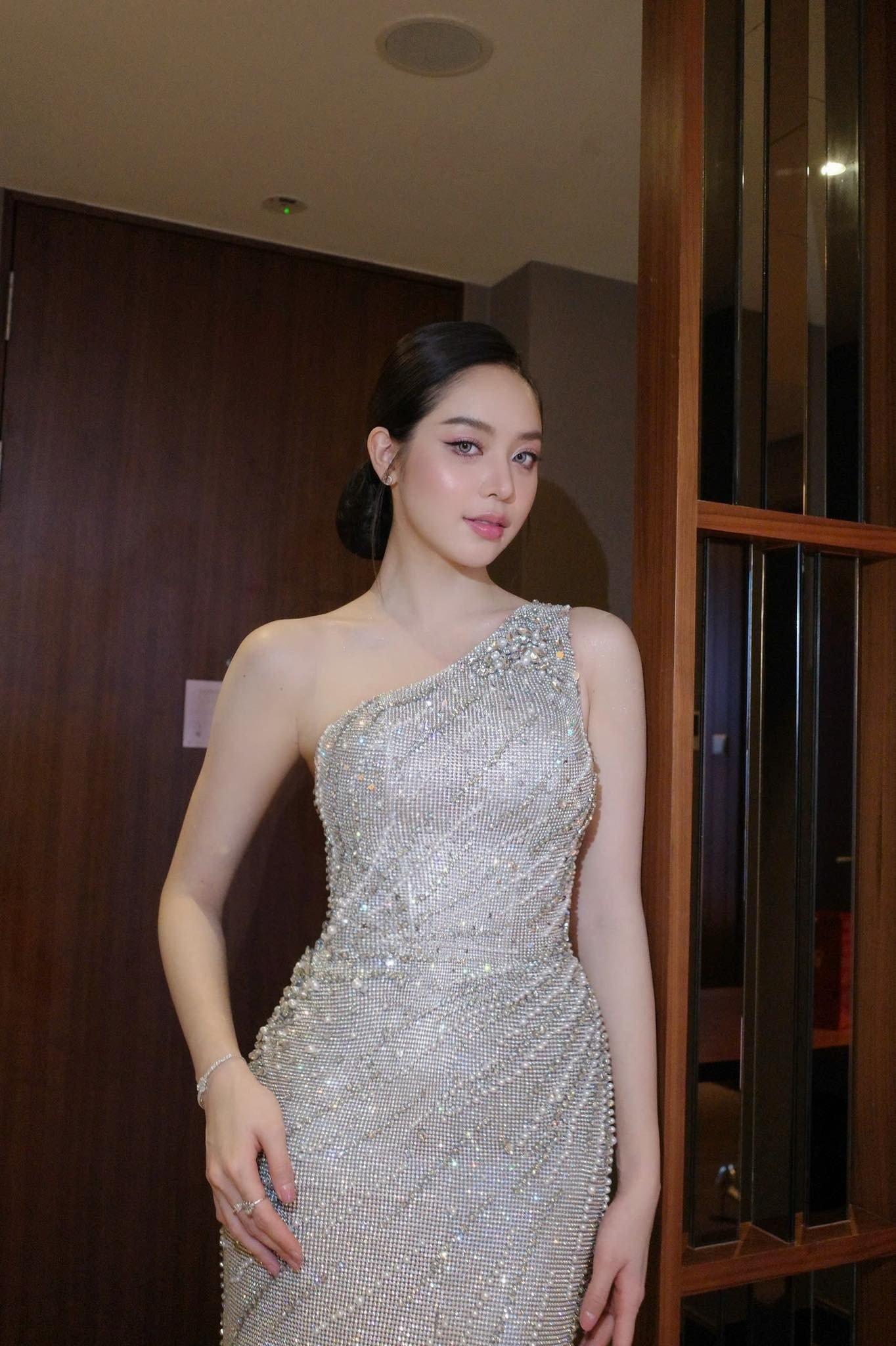 Diện mạo của Thanh Thủy nhận được nhiều lời khen ngợi từ các fan. Trên các diễn đàn sắc đẹp Myanmar, nhiều khán giả dành những bình luận tích cực cho đương kim Hoa hậu Quốc tế.
