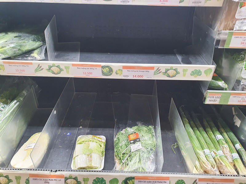 Quầy bán rau mùng tơi ở siêu thị "nhẵn nhụi".
