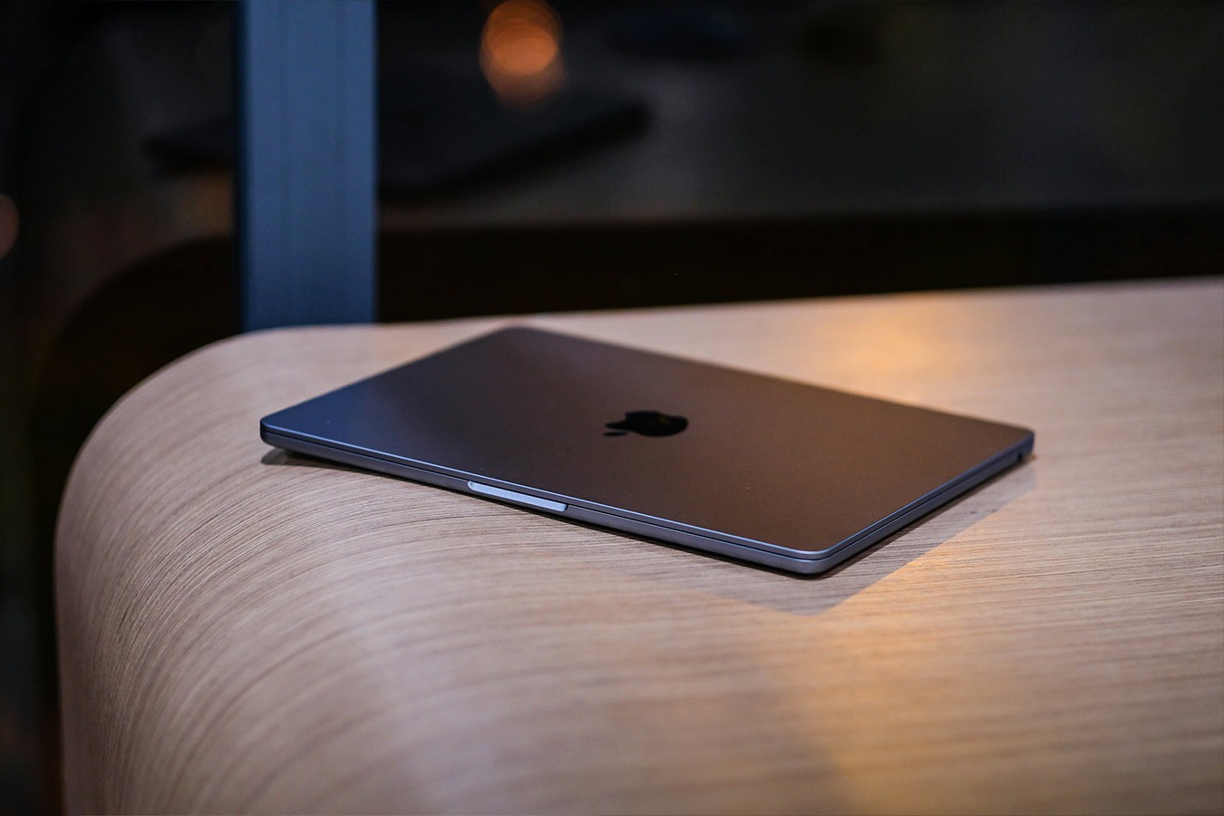 MacBook Air M2 có thiết kế hiện đại, phù hợp nhiều môi trường làm việc