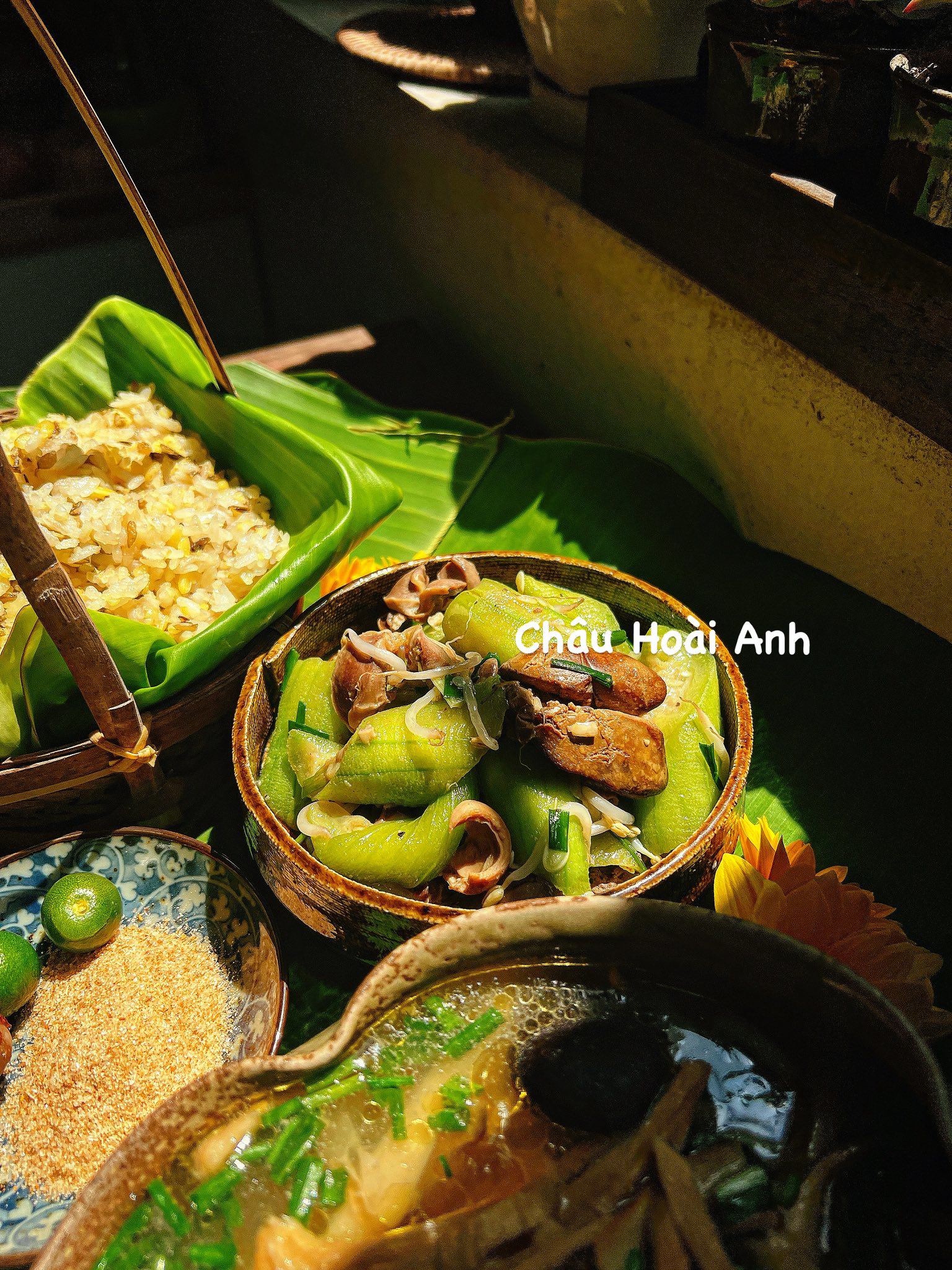 Lòng mề gà xào mướp, giá đỗ.