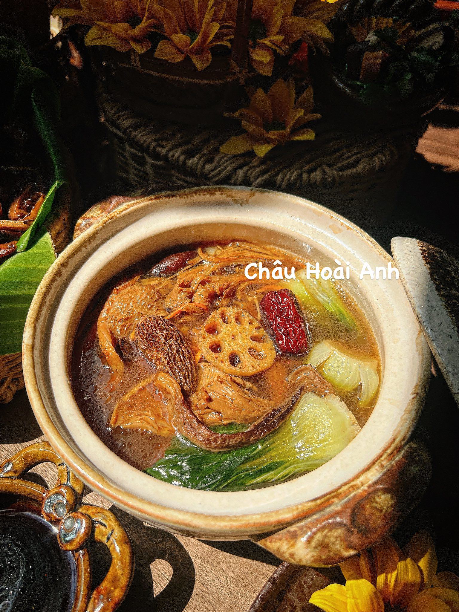 Canh nấm thập cẩm ninh củ sen.