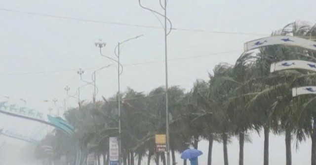 Áp thấp nhiệt đới đang hình thành trên Biển Đông