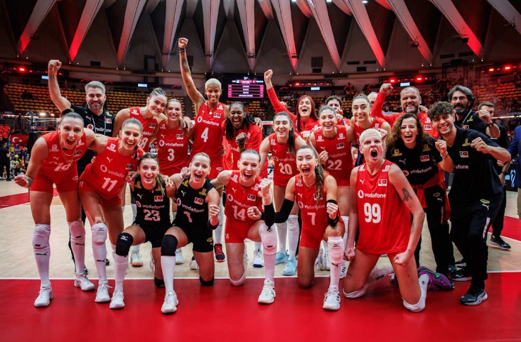 Lần đầu tiên vào bán kết giải thế giới, Karakurt (số 99) cùng đồng đội quyết tâm giành chức vô địch