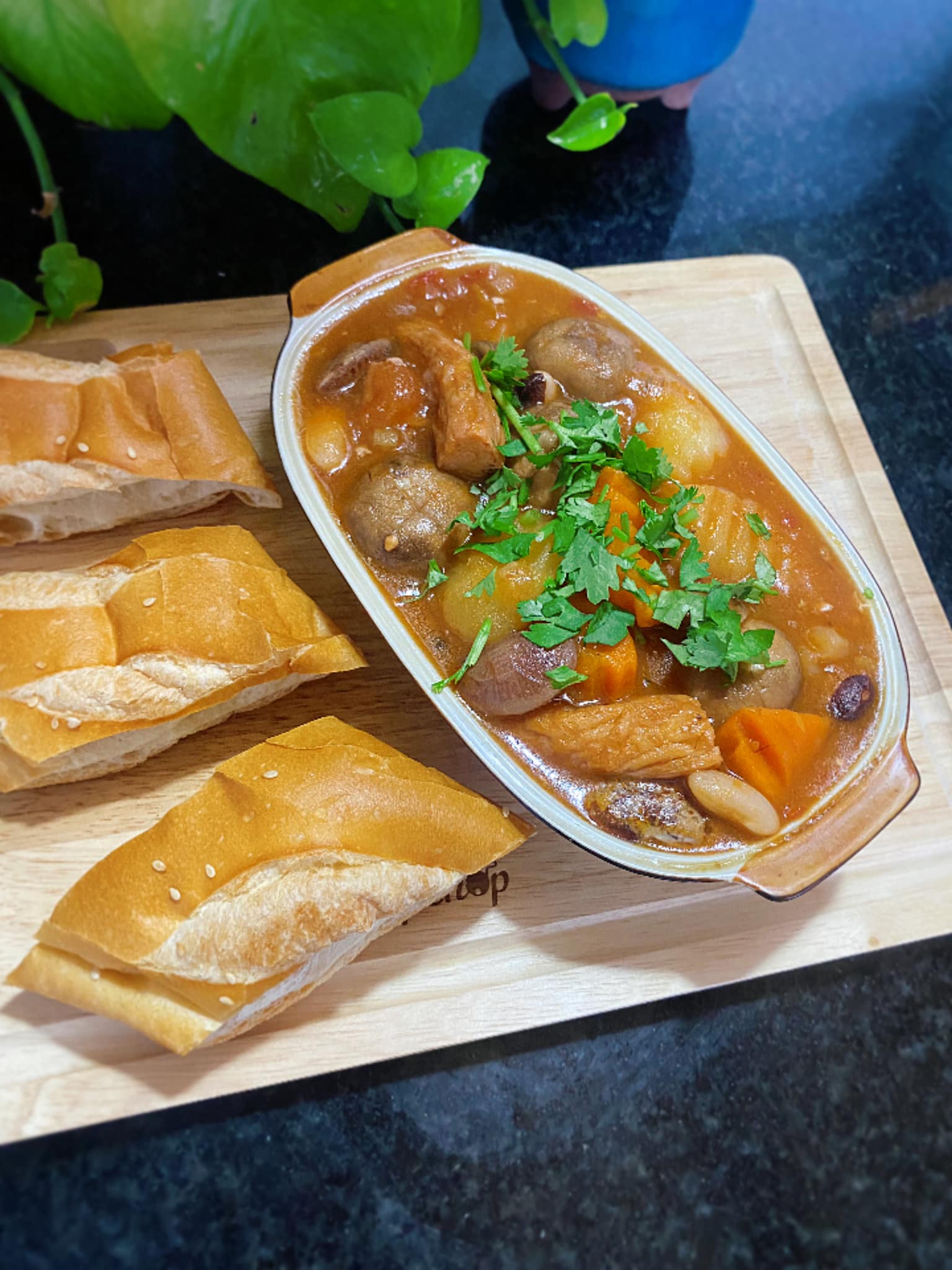 Bò sốt vang chay